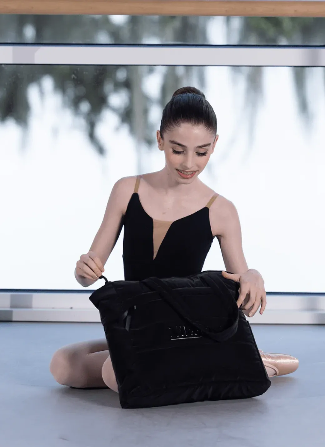 Nikolay Medium Tote Bag with Zipper